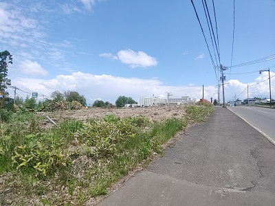 市道4条線と国道12号の交差点付近から